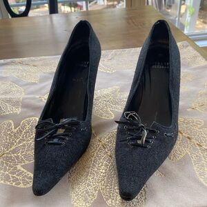 Stuart Weitzman Vintage Grey Flannel heels …. Size 7